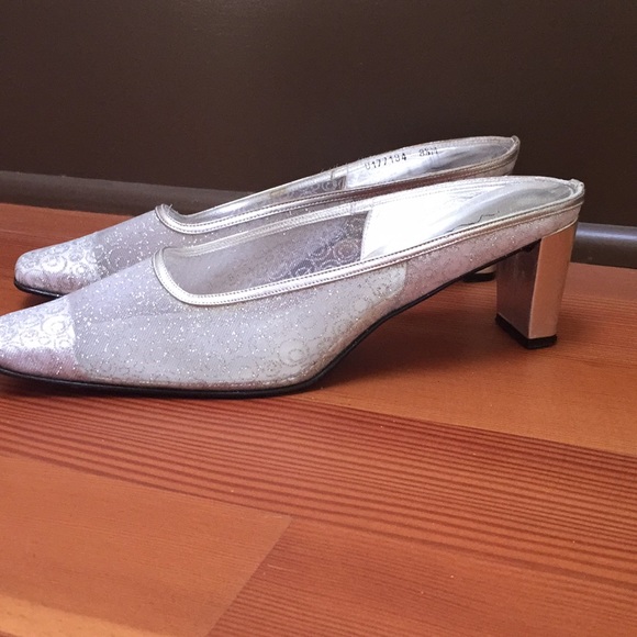 Silver slip on mule style pumps - Picture 2 of 8